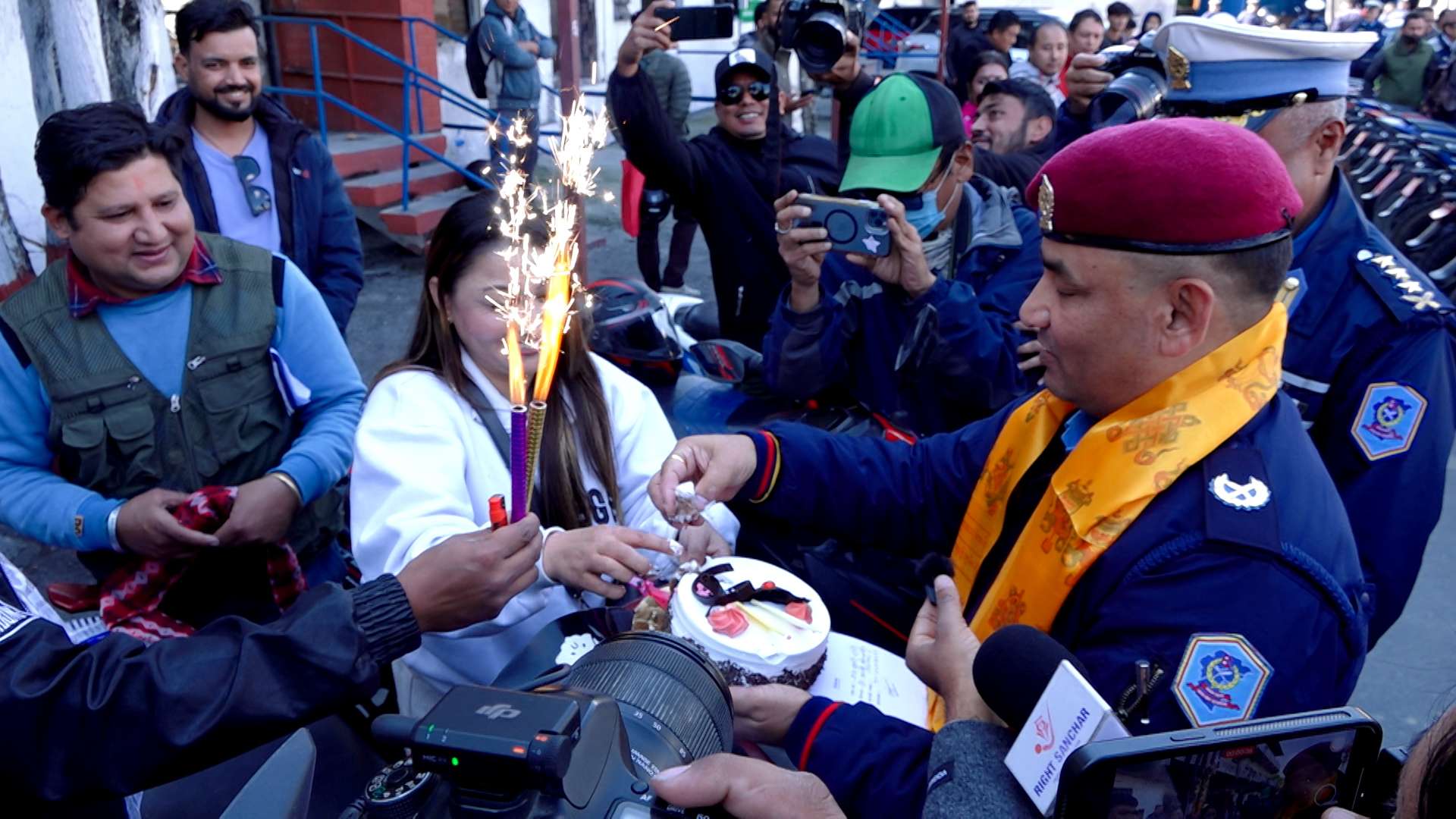 चोरी भएका ५१ ओटा सवारी साधन (मोटरसाइकल र स्कुटर) धनीलाई हस्तान्तरण