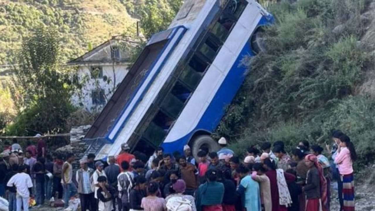 बाजुरामा बस दुर्घटना: घाइते बस सह–चालक जोशीको उपचारका क्रममा मृत्यु