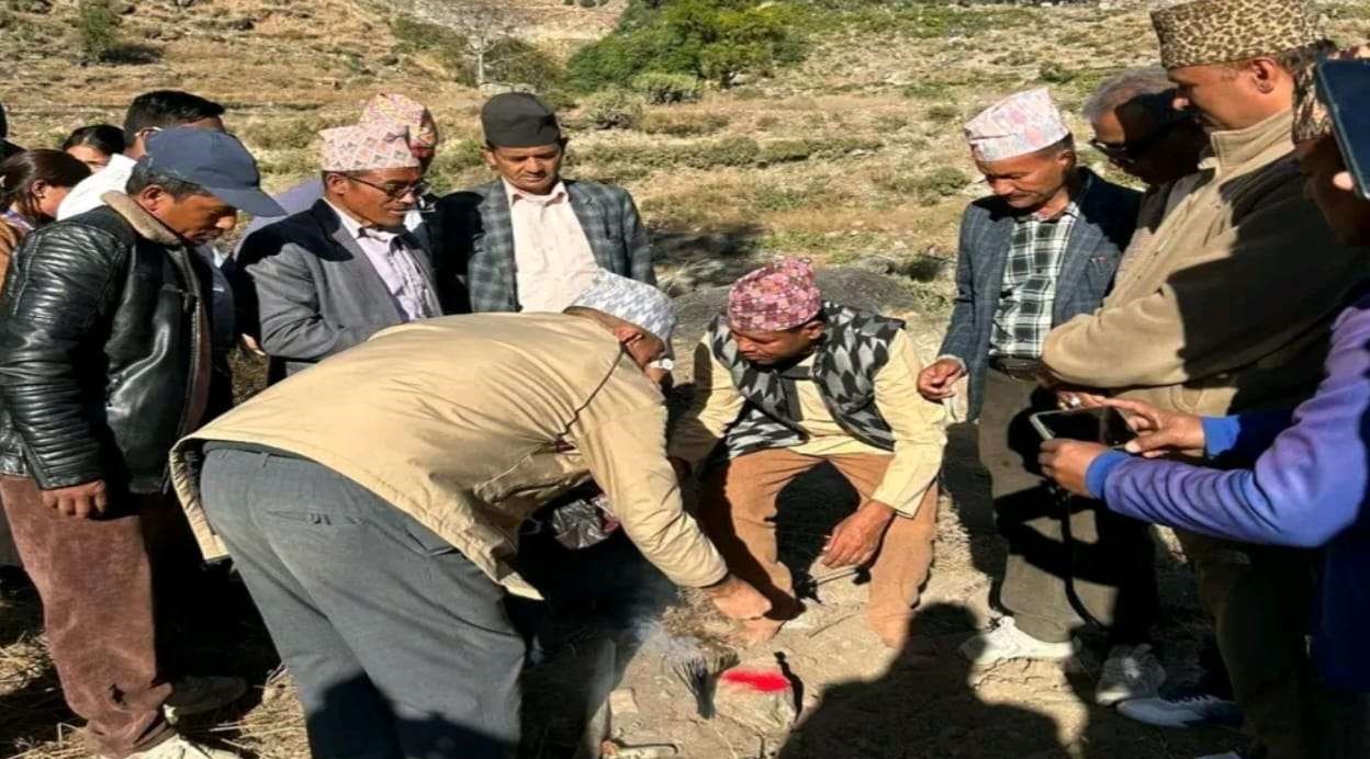 दानासाँघु खोलामा तिन दिनको फरकमा दुई पुलको शिलान्यास दानासाँघु खोलामा तिन दिनको फरकमा दुई पुलको शिलान्यास