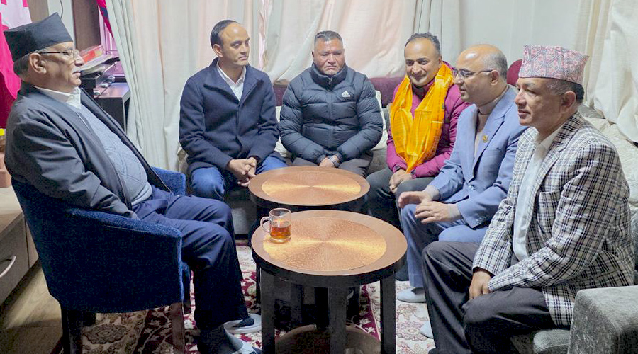 एमालेका पूर्वसचिव भरत दुलाल नेकपामा प्रवेश, केन्द्रीय सदस्यमा मनोनयन एमालेका पूर्वसचिव भरत दुलाल नेकपामा प्रवेश, केन्द्रीय सदस्यमा मनोनयन