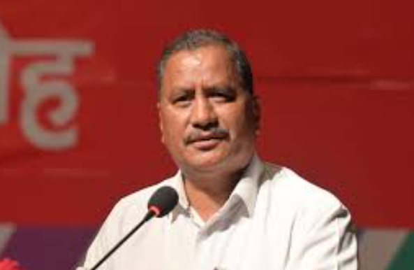 विप्लव दल दर्ताको प्रमाणपत्र लिन निर्वाचन आयोग जाँदै 