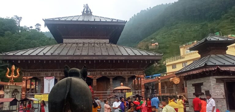 डोलेश्वरदेखि गोकुलधामसम्म पितृका नाममा महादीप बालेर रातभर जाग्राम बस्दै श्रद्धालु डोलेश्वरदेखि गोकुलधामसम्म पितृका नाममा महादीप बालेर रातभर जाग्राम बस्दै श्रद्धालु