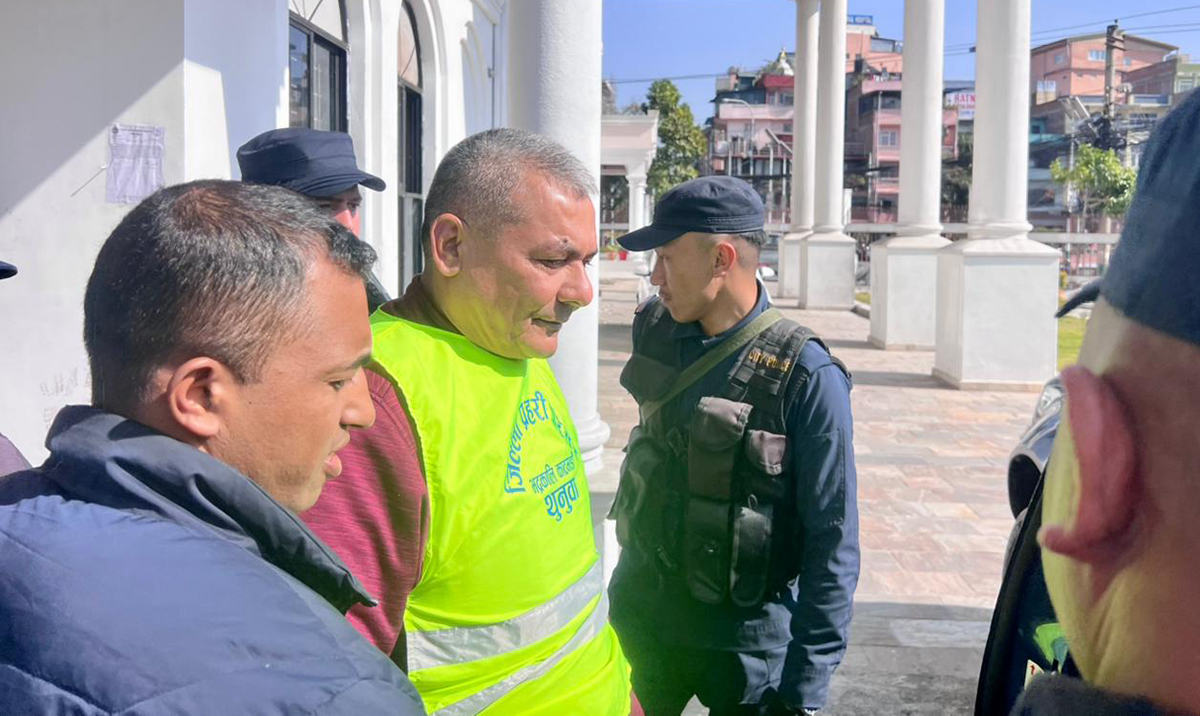 दुर्गा प्रसाईंको बन्दीप्रत्यक्षीकरणको रिटमा सुनुवाइ हुँदै दुर्गा प्रसाईंको बन्दीप्रत्यक्षीकरणको रिटमा सुनुवाइ हुँदै