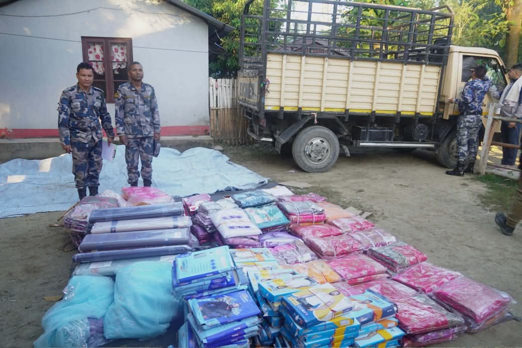 सशस्त्र प्रहरी बलले मिनि ट्रक सहित लत्ताकपडा बरामद 