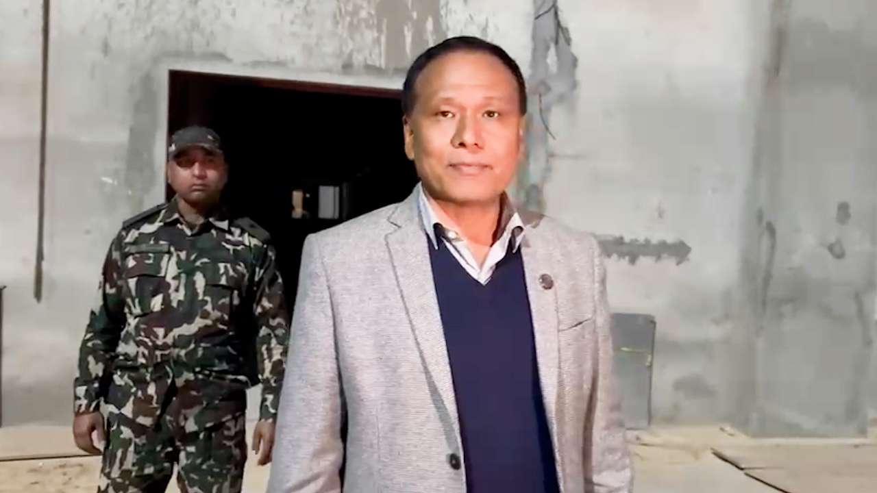 मन्त्री कुलमान घिसिङले गरे निर्माणाधीन संसद भवनको आकस्मिक निरीक्षण 