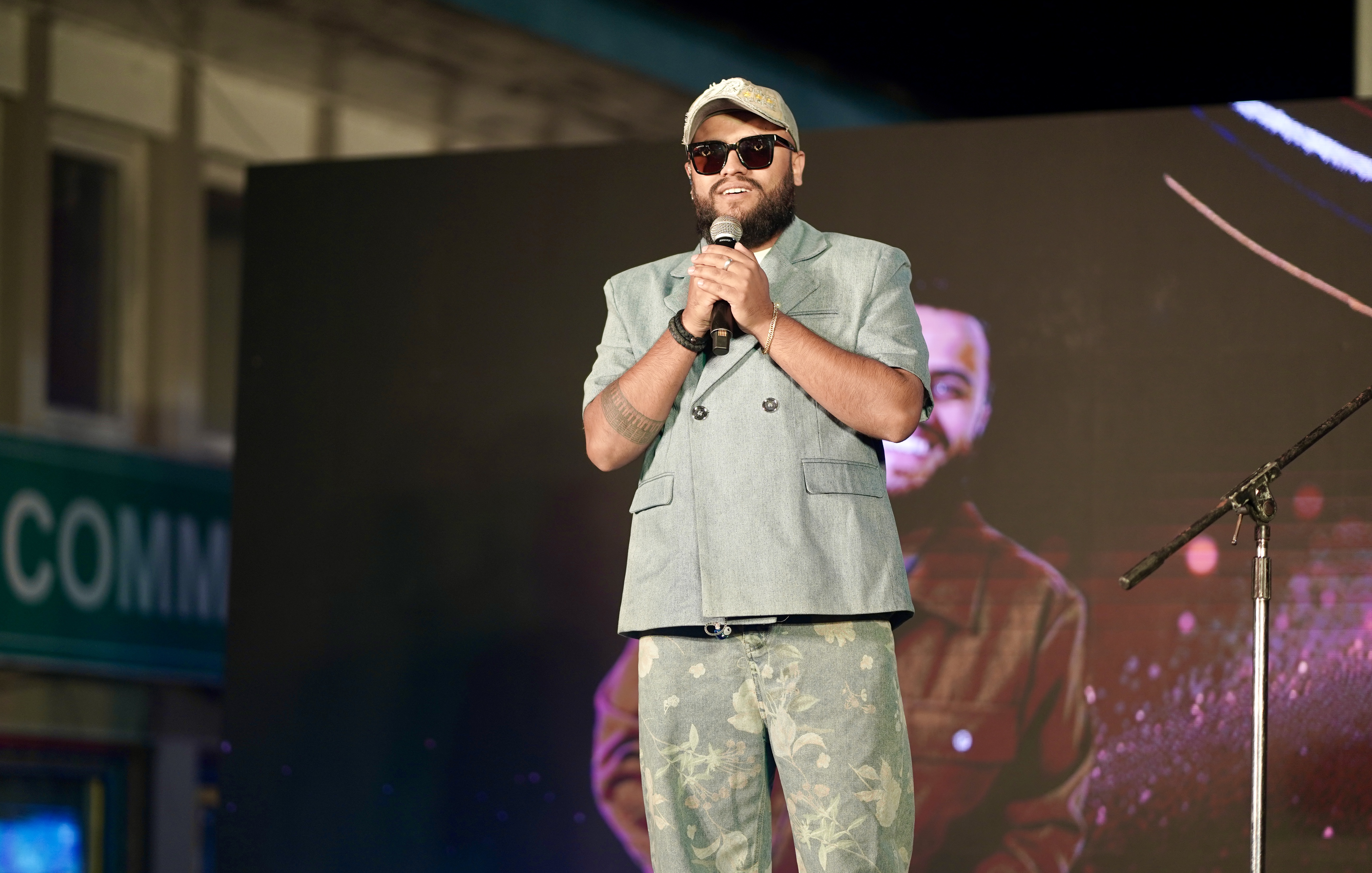 सिक्किममा गुन्जिए सुजन चापागाईँ, 'ऊनको स्वीटर साँझ’ हेर्न पुगे हजारौँ दर्शक