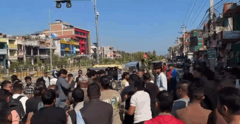 सिमरामा एमाले र जेन–जी युवाबीच तीव्र झडप भपछि कफ्र्यू जारी