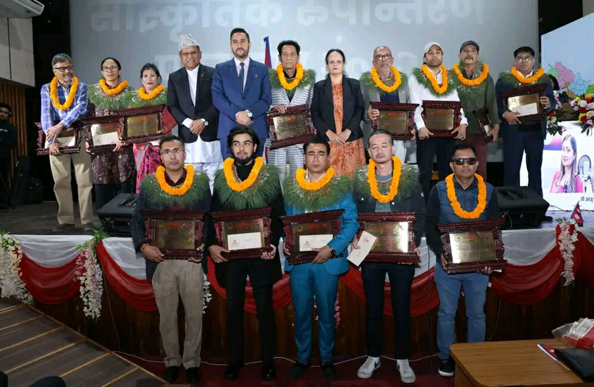 बोर्डद्वारा चलचित्र क्षेत्रमा काम गर्ने १५ जनालाई सम्मान 