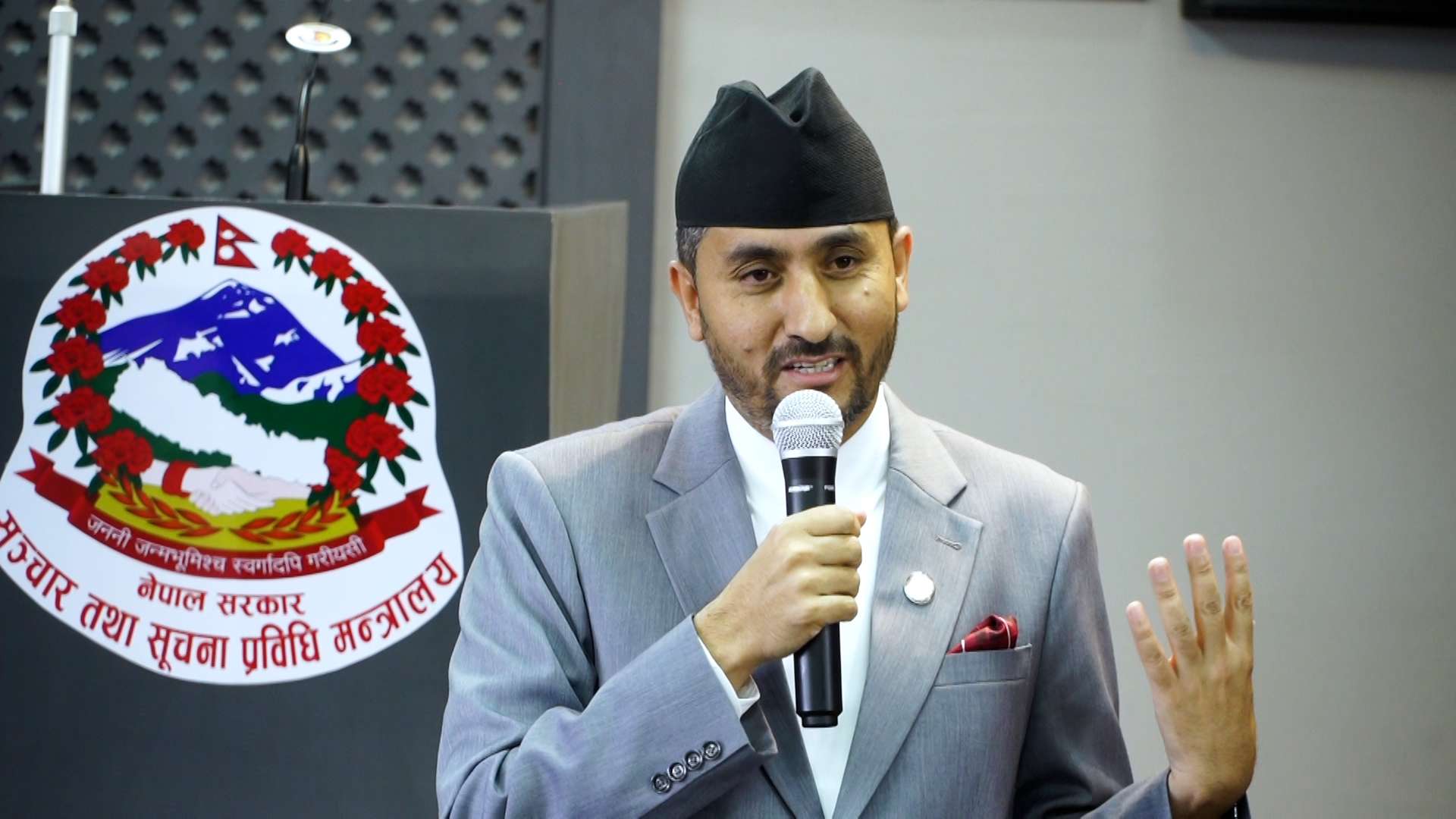 कलाकारिता जस्तो सृजनशिल क्षेत्रमा कुनै पनि किसिमको दबाव र अभाव हुनुहुँदैन्: मन्त्री खरेल कलाकारिता जस्तो सृजनशिल क्षेत्रमा कुनै पनि किसिमको दबाव र अभाव हुनुहुँदैन्: मन्त्री खरेल