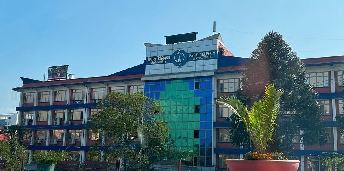 टेलिकम कम्पनीको घट्दो आम्दानीमा चर्को करको मार टेलिकम कम्पनीको घट्दो आम्दानीमा चर्को करको मार