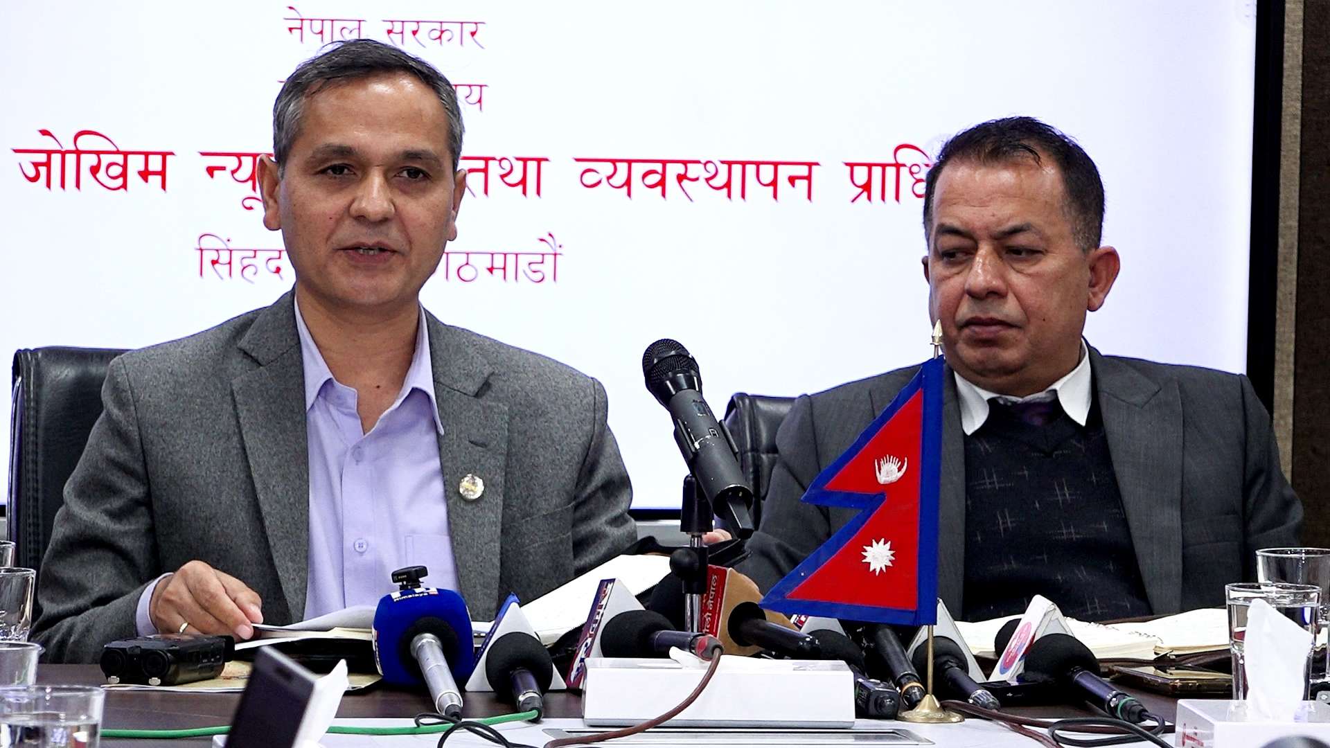 गृहमन्त्रीद्वारा सित लहर र हिमपात पूर्व तयारी तथा प्रतिकार्य राष्ट्रिय कार्ययोजना २०८२ जारी गृहमन्त्रीद्वारा सित लहर र हिमपात पूर्व तयारी तथा प्रतिकार्य राष्ट्रिय कार्ययोजना २०८२ जारी