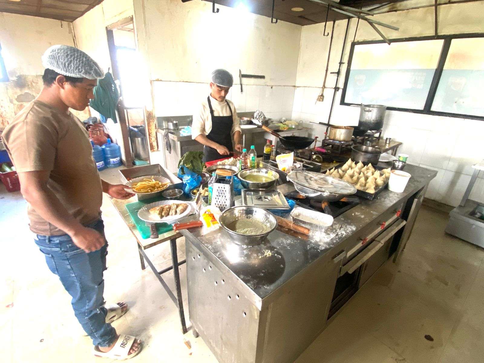 सरसफाइमा चरम लापरवाही, ओम अस्पतालको क्यान्टिन सात दिनका लागि बन्द सरसफाइमा चरम लापरवाही, ओम अस्पतालको क्यान्टिन सात दिनका लागि बन्द