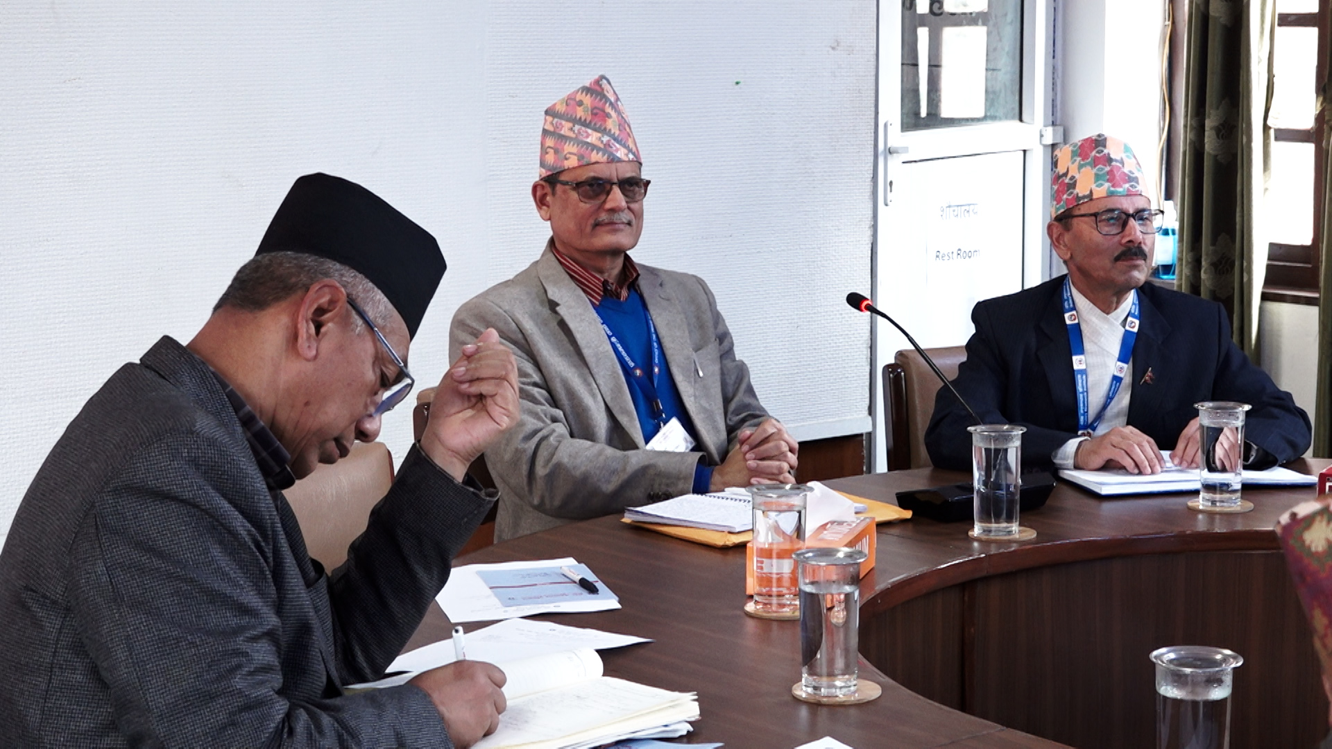 ‘भविष्यमा विदेशका नेपालीका लागि आई भोटिङ उपयुक्त, हाललाई मिश्रित प्रणाली अपनाऔं’ ‘भविष्यमा विदेशका नेपालीका लागि आई भोटिङ उपयुक्त, हाललाई मिश्रित प्रणाली अपनाऔं’