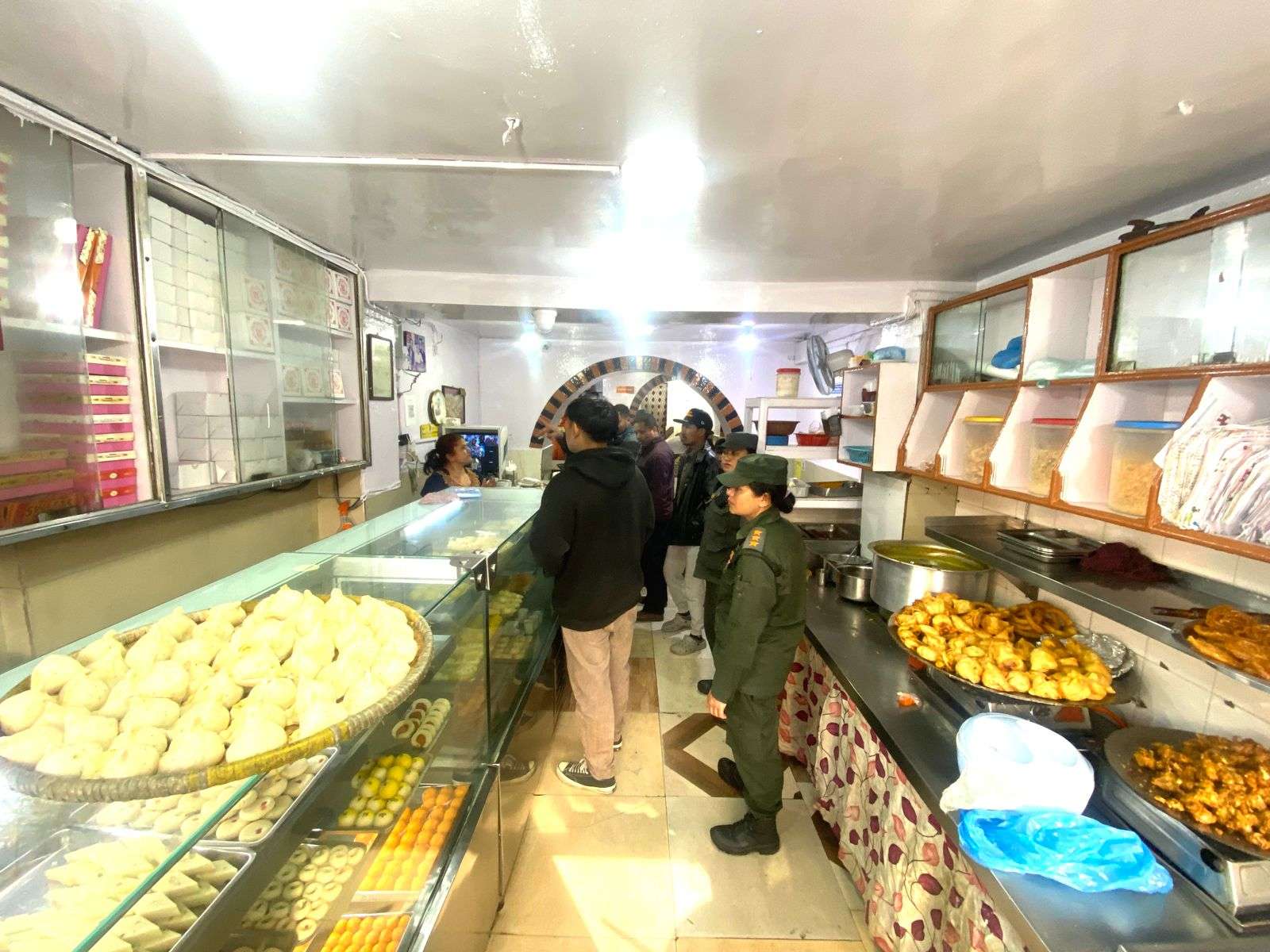 पद्मकन्या कलेजको क्यान्टिन र छात्राबासको भोजन गृहमा कमजोर खाद्य स्वच्छता पद्मकन्या कलेजको क्यान्टिन र छात्राबासको भोजन गृहमा कमजोर खाद्य स्वच्छता