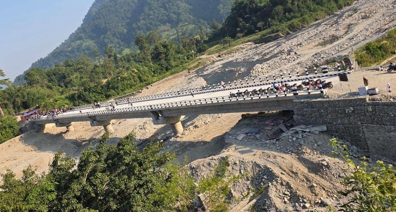 खोटाङको बुवाखोलामा पक्की पुल सञ्चालनमा