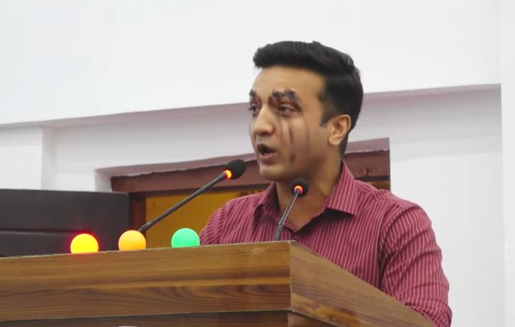 सांसद रहबर अन्सारीले आफ्नै अनुहारमा दले कालोमोसो सांसद रहबर अन्सारीले आफ्नै अनुहारमा दले कालोमोसो