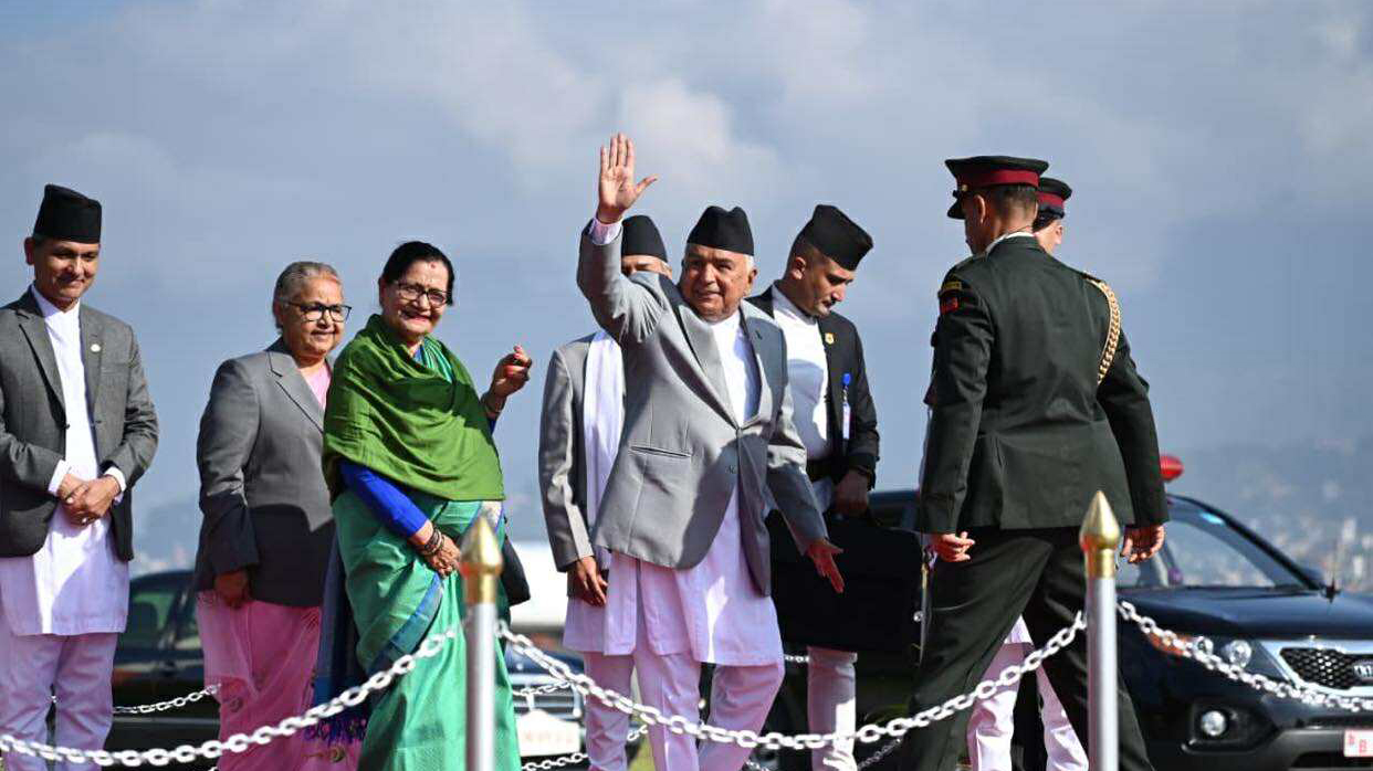 नेपाली प्रतिनिधिमण्डलको नेतृत्व गर्दै राष्ट्रपति पौडेल दोहा प्रस्थान नेपाली प्रतिनिधिमण्डलको नेतृत्व गर्दै राष्ट्रपति पौडेल दोहा प्रस्थान