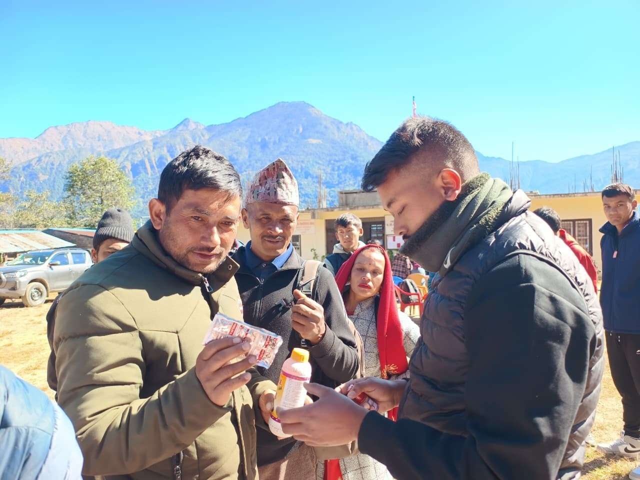 हिमाली गाउँका स्थानीयलाई गाउँमा नै एकीकृत सरकारी सेवा 