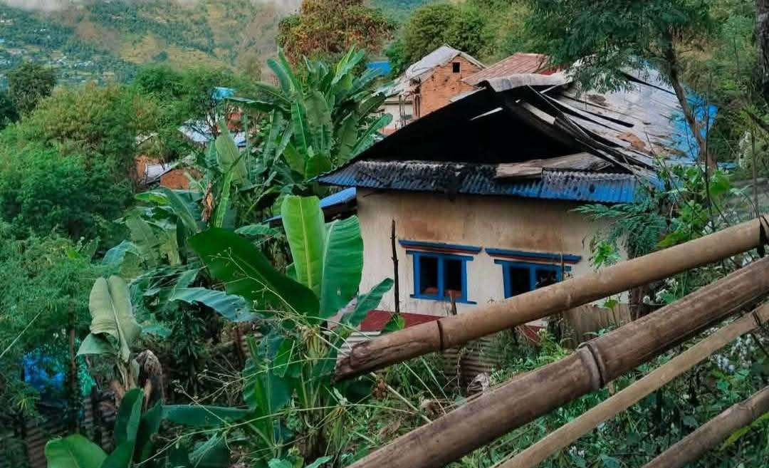 घरमा आगलागी हुँदा सबै सम्पत्ति जलेर क्षति 