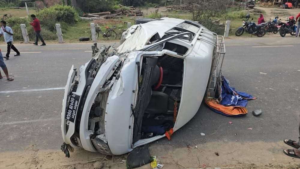 सिरहामा कार, हाइस, मोटरसाइकल र विङर एकआपसमा ठोकिँदा १० जना घाइते 