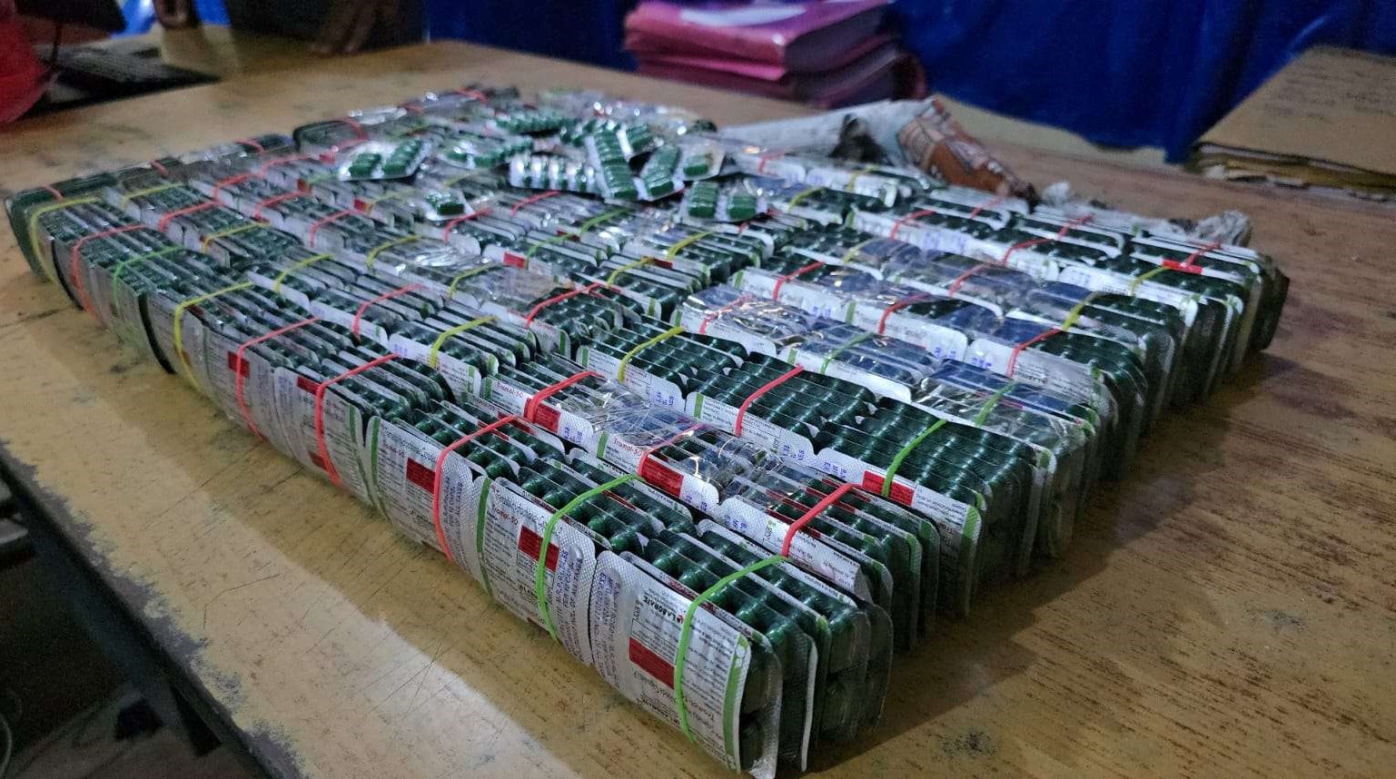 हेटौंडामा ट्रामाडोल क्याप्सुलसहित पाँच जना पक्राउ हेटौंडामा ट्रामाडोल क्याप्सुलसहित पाँच जना पक्राउ