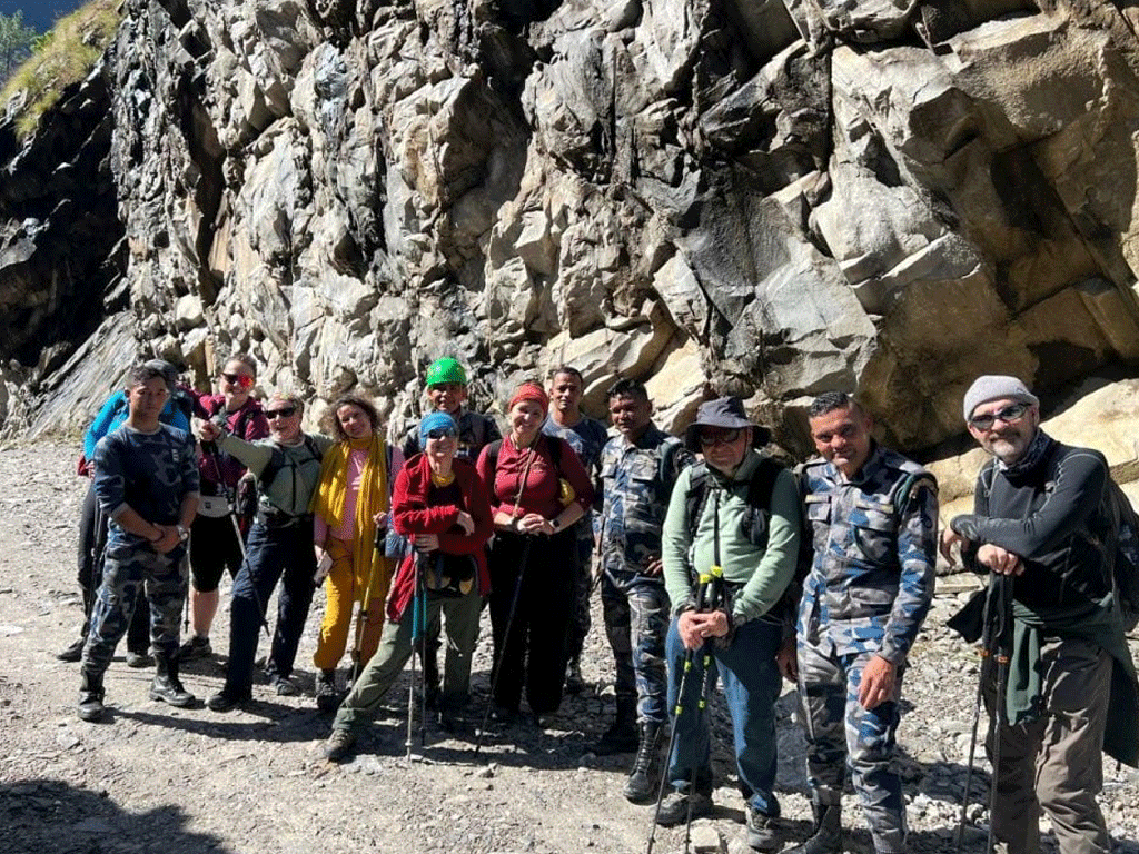 गोरखाको तातोपानीमा अलपत्र परेका ३५ पर्यटकको सकुशल उद्धार