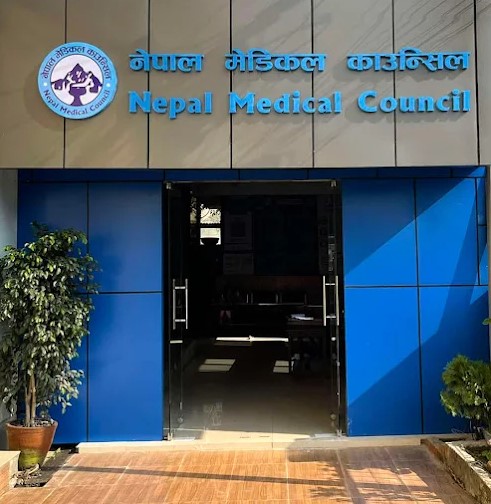 चिकित्सकको नाम–फोटो व्यावसायिक विज्ञापनमा प्रयोग नगर्न मेडिकल काउन्सिलको कडा चेतावनी