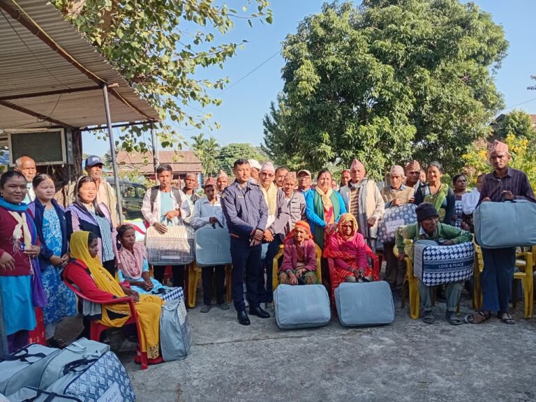 उदयपुरमा ६० जना अपाङ्गता भएका व्यक्तिलाई न्यानो ब्ल्याङ्केट वितरण उदयपुरमा ६० जना अपाङ्गता भएका व्यक्तिलाई न्यानो ब्ल्याङ्केट वितरण