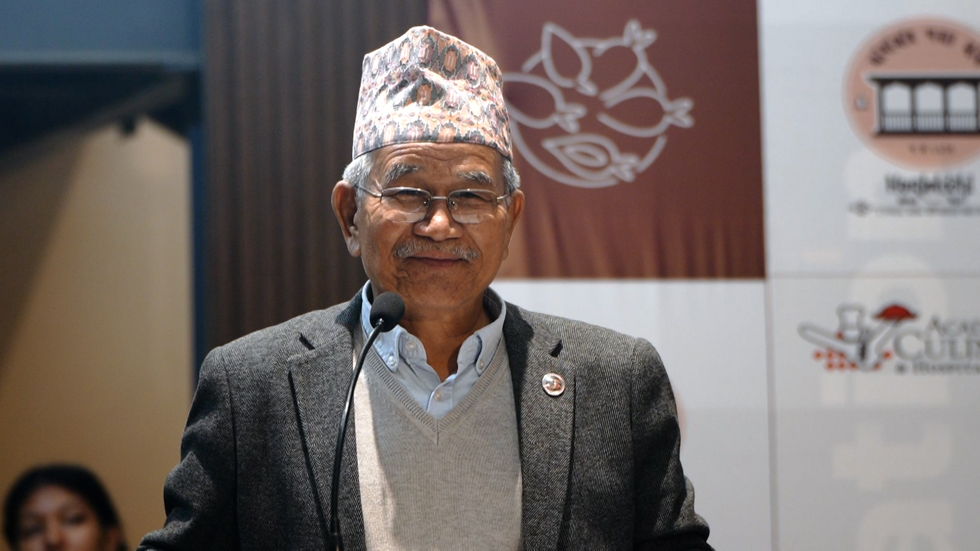 मेयर महर्जनद्वारा यःमरि बनाउने प्रतियोगिताका बिजेतालाई पुरस्कार वितरण