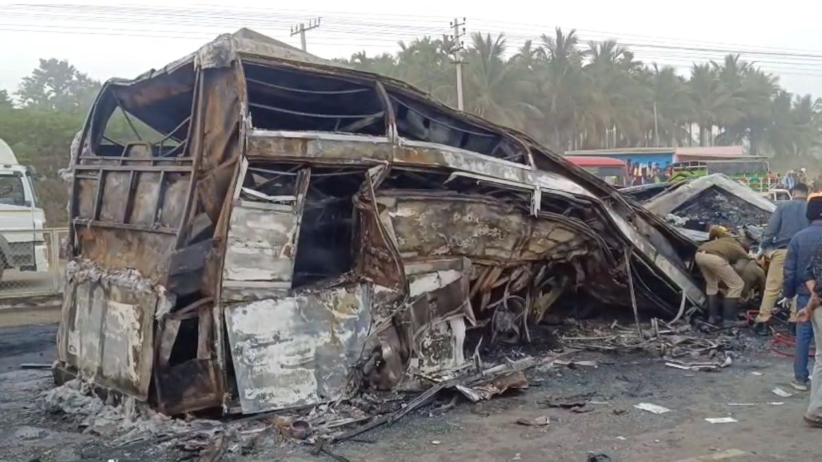 बस र ट्रक ठोक्किँदा ११ जनाको मृत्यु, २४ जना घाइते