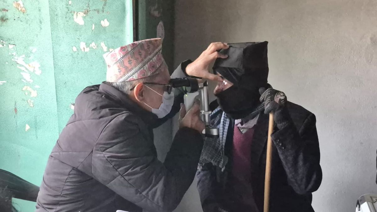 निःशुल्क आँखा शिविरमा ३८४ जनाको परीक्षण, मोतियाबिन्दुका बिरामी बढी