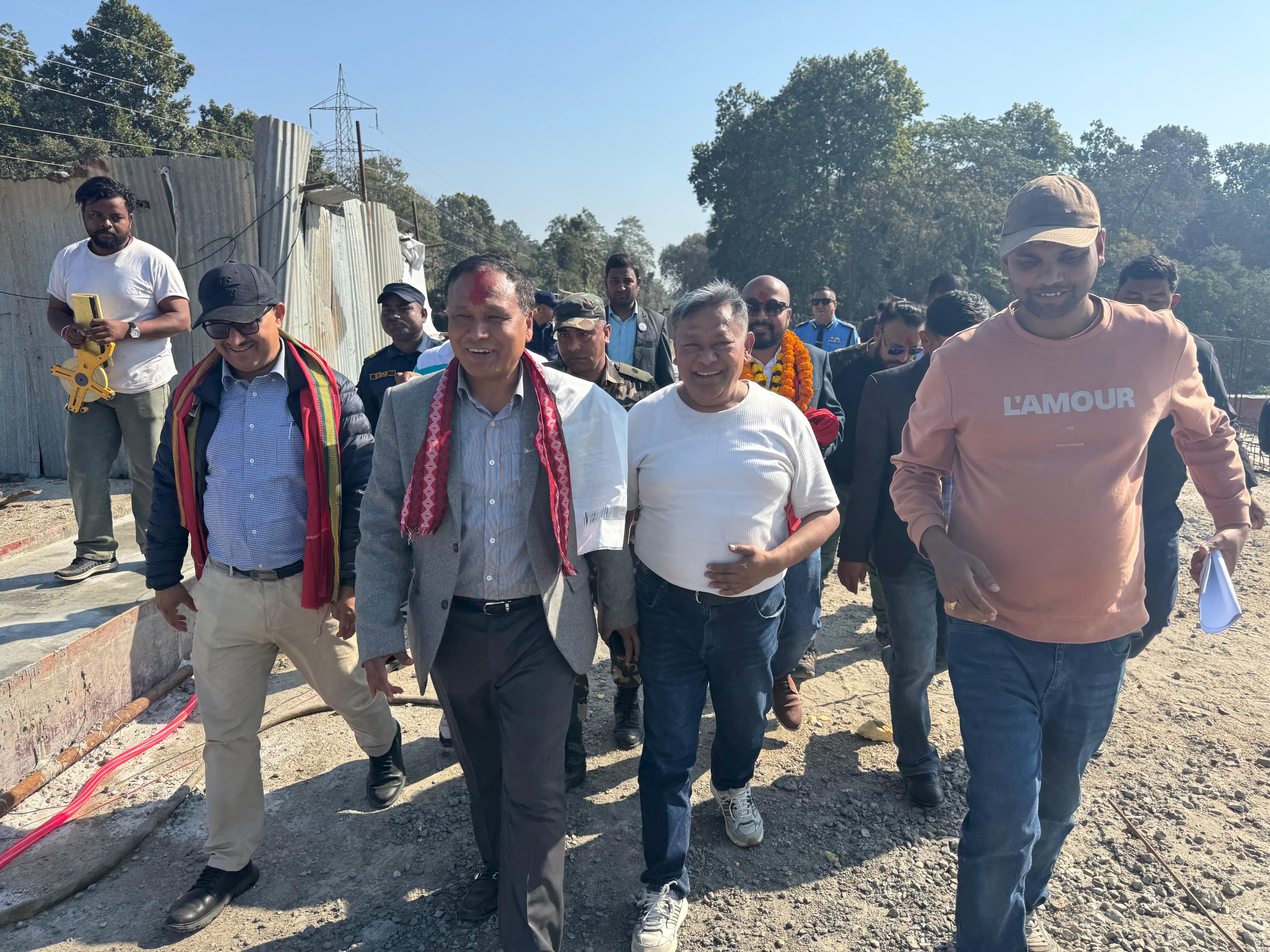 निर्माण व्यवसायीकै अध्यक्षको कम्पनीले समयकै काम नसकेपछि मन्त्री अनुगमनमा निर्माण व्यवसायीकै अध्यक्षको कम्पनीले समयकै काम नसकेपछि मन्त्री अनुगमनमा