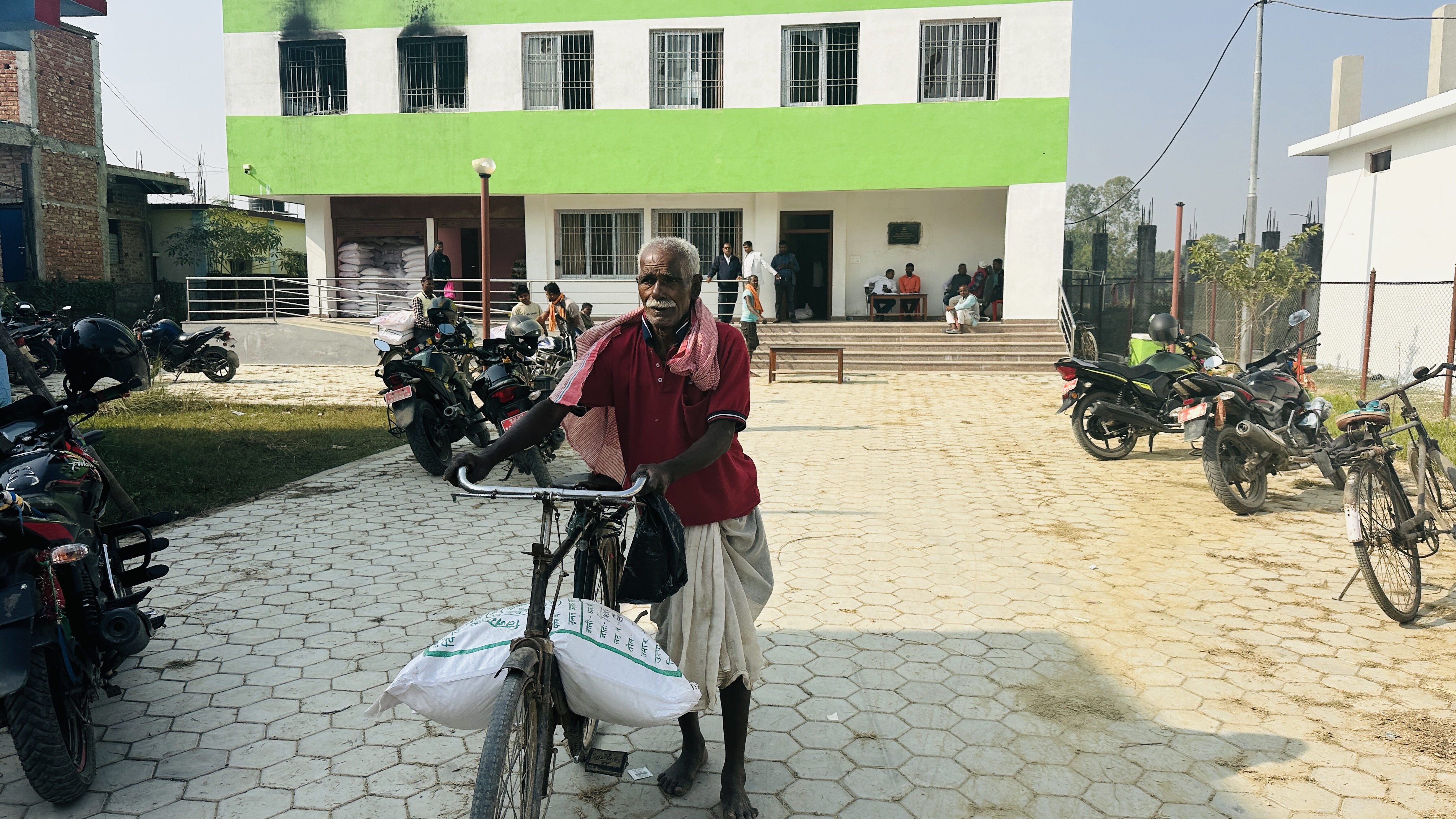 ५० प्रतिशत अनुदानमा औरहीका किसानलाई गहुँको बीउ वितरण