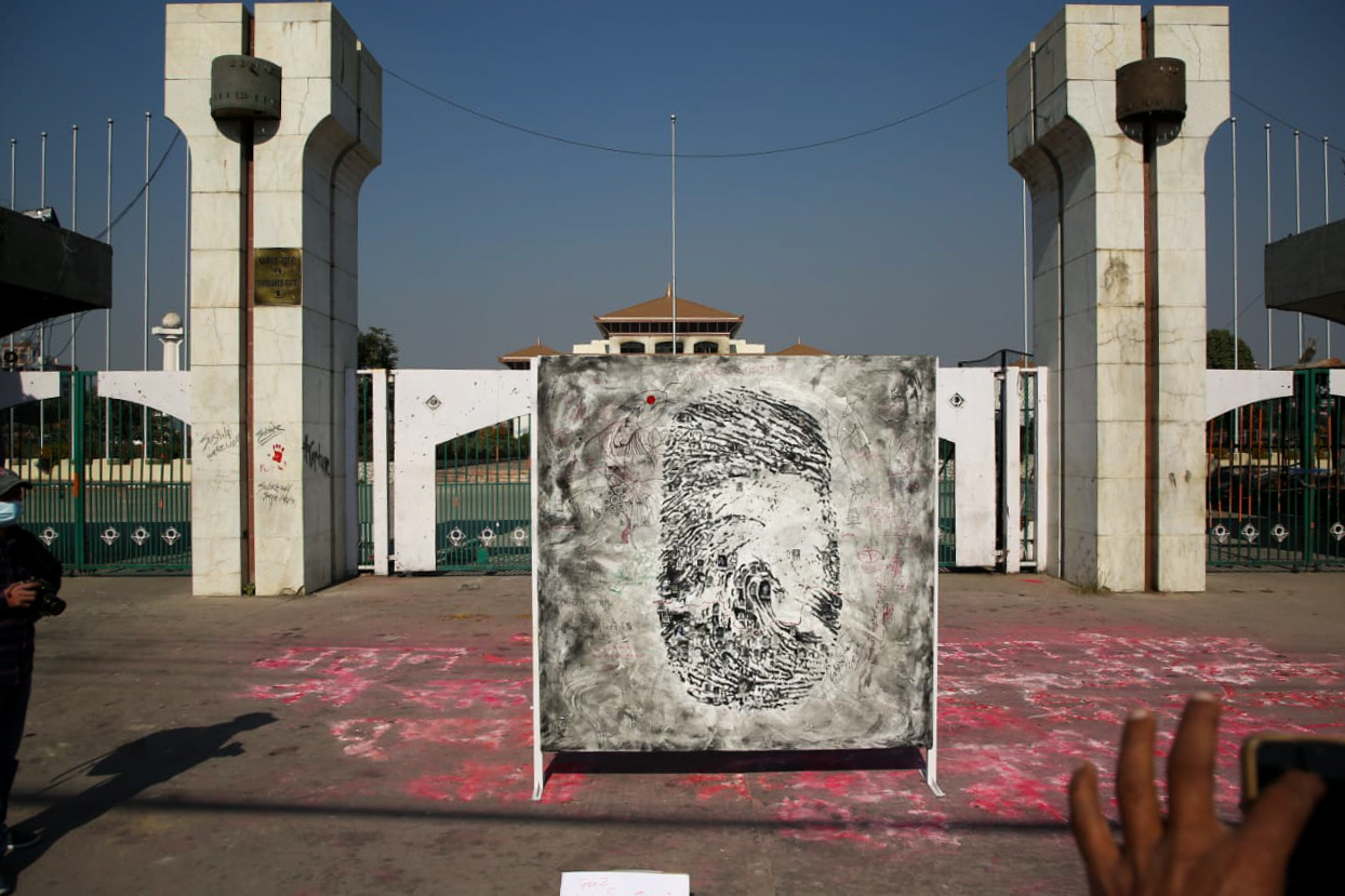 जेनजी आन्दोलनमा ज्यान गुमाएकाहरूको स्मृतिमा संसद भवन अगाडि विशेष पेन्टिङ प्रदर्शन जेनजी आन्दोलनमा ज्यान गुमाएकाहरूको स्मृतिमा संसद भवन अगाडि विशेष पेन्टिङ प्रदर्शन