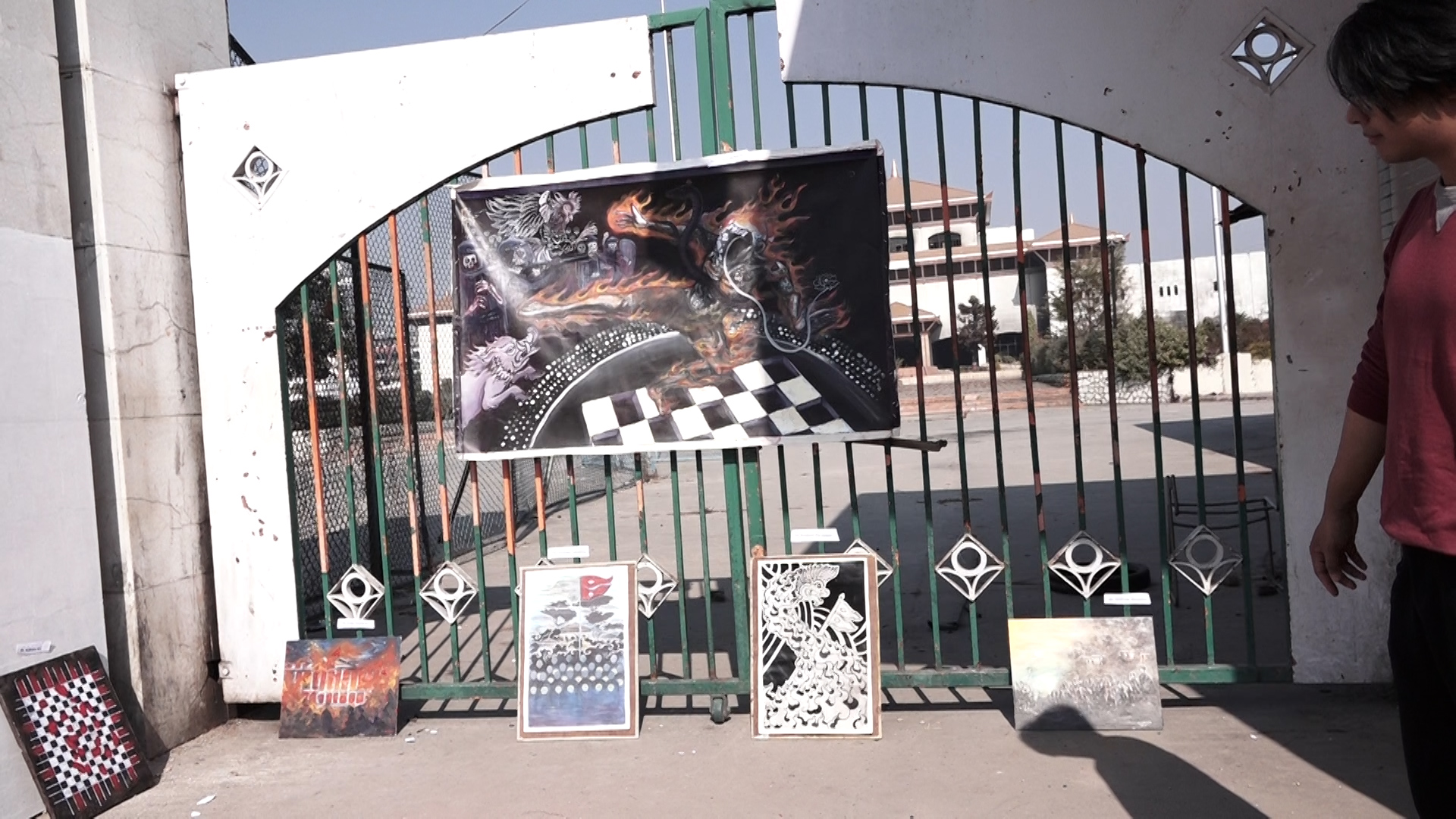 जेनजीहरुको आवाज कलामार्फत, संसद भवन अगाडि प्रदर्शन