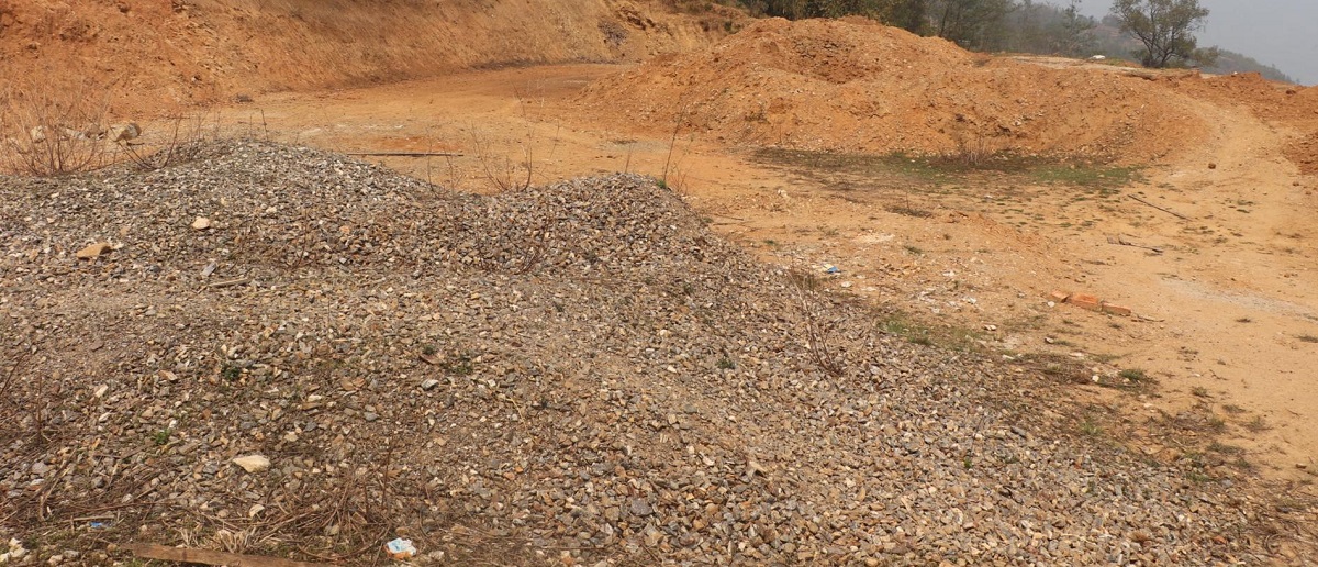 ठेकेदारको लापरबाहीले कोट अस्पताल पाँच वर्षदेखि अलपत्र