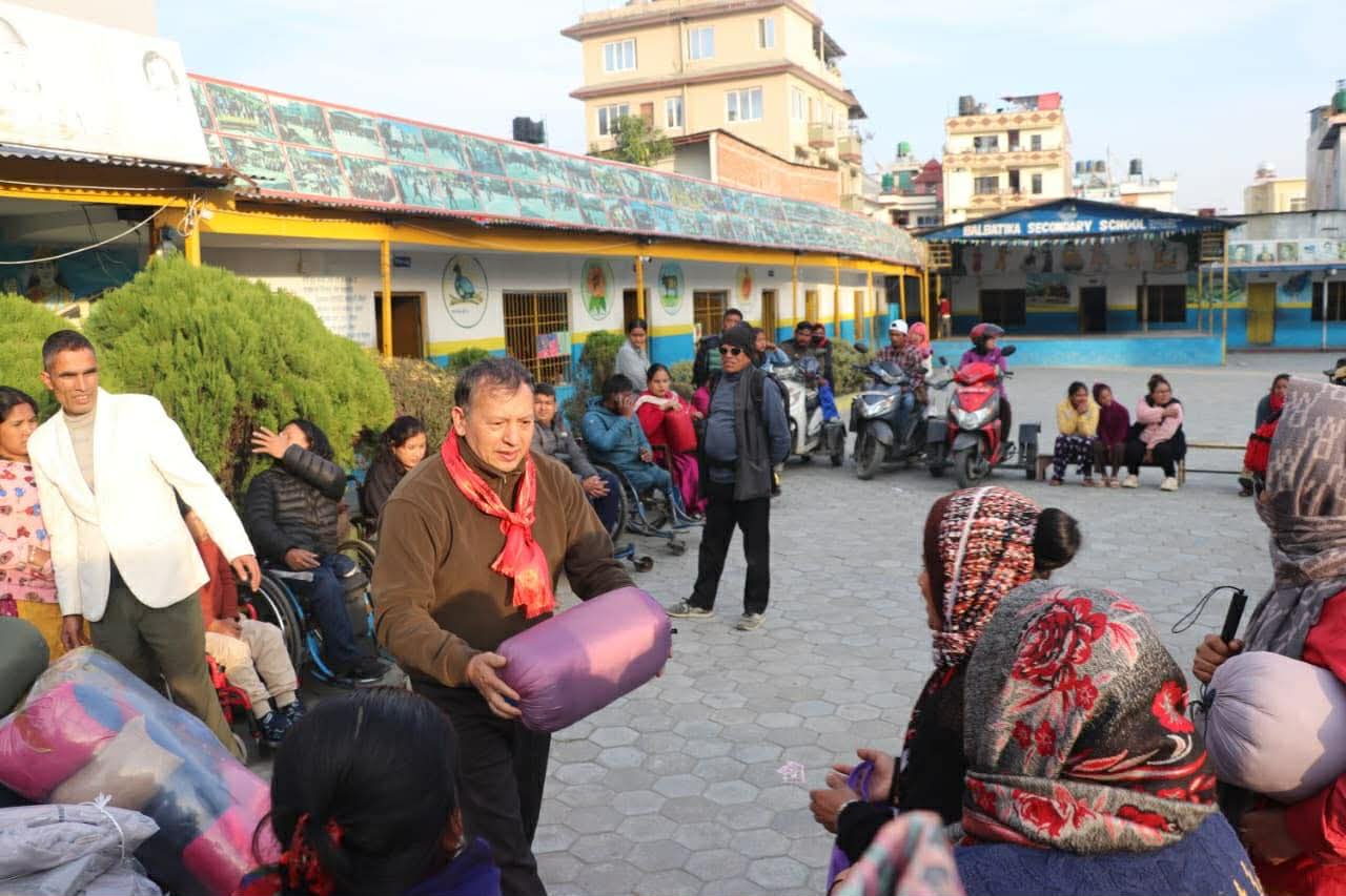 अपाङ्गता भएकाहरूलाई न्यानो कपडा वितरण अपाङ्गता भएकाहरूलाई न्यानो कपडा वितरण