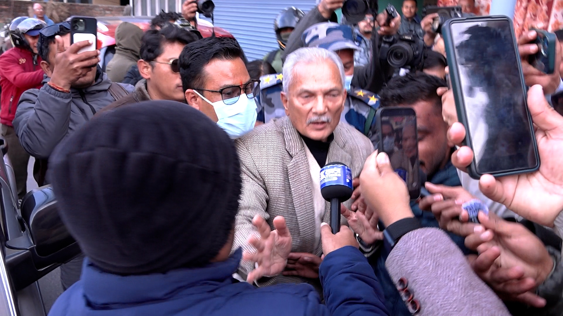 क–कसले भेटे बालेनलाई ?