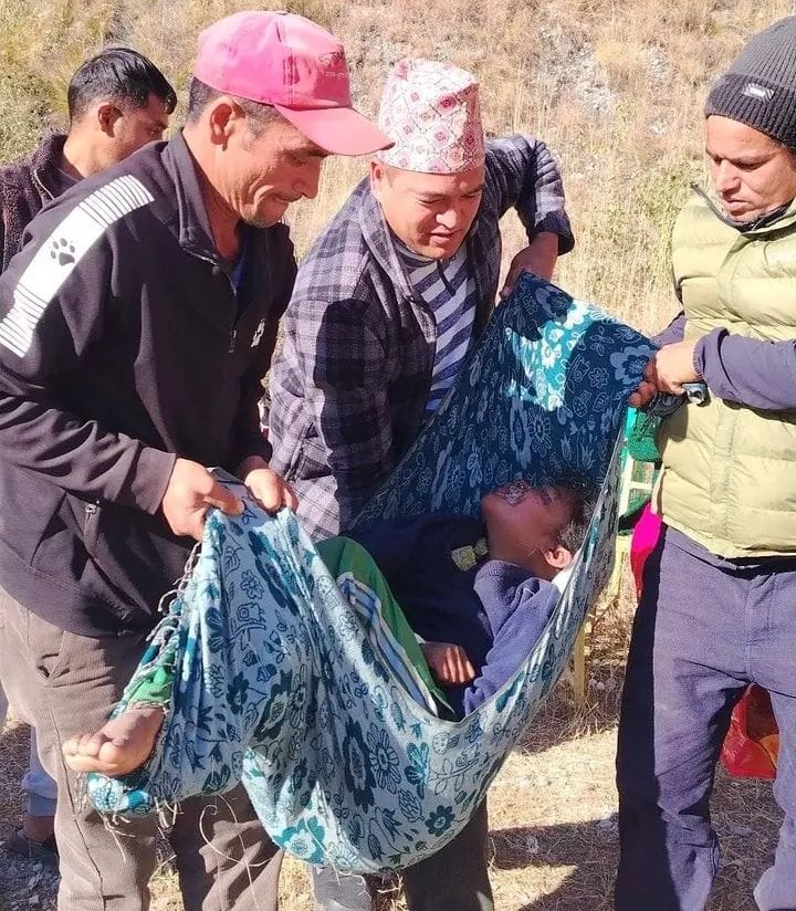 बाजुरामा भीरबाट लगेर एक बालिका गम्भीर घाईते