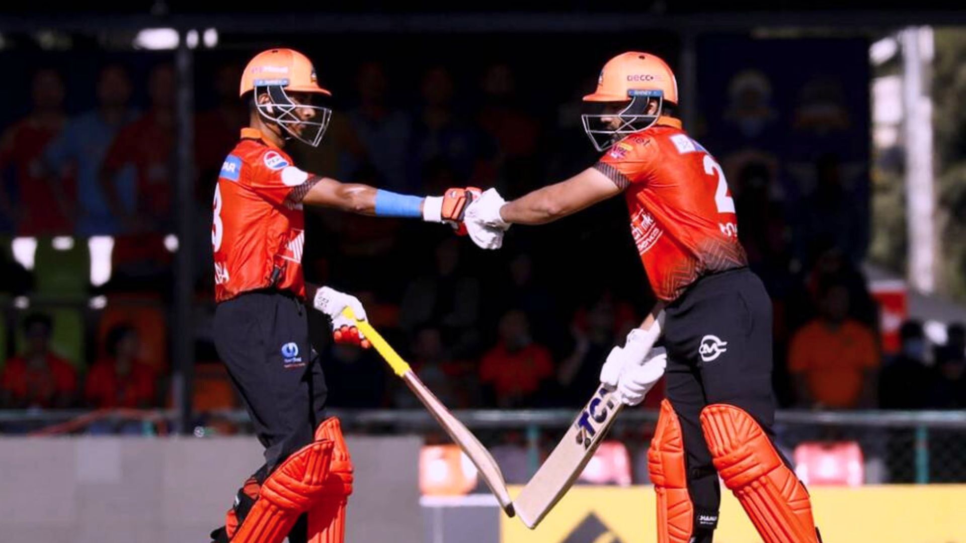 चितवन राईनोजद्वारा पोखरा एभेन्जर्सलाई दियो १२१ रनको लक्ष्य चितवन राईनोजद्वारा पोखरा एभेन्जर्सलाई दियो १२१ रनको लक्ष्य