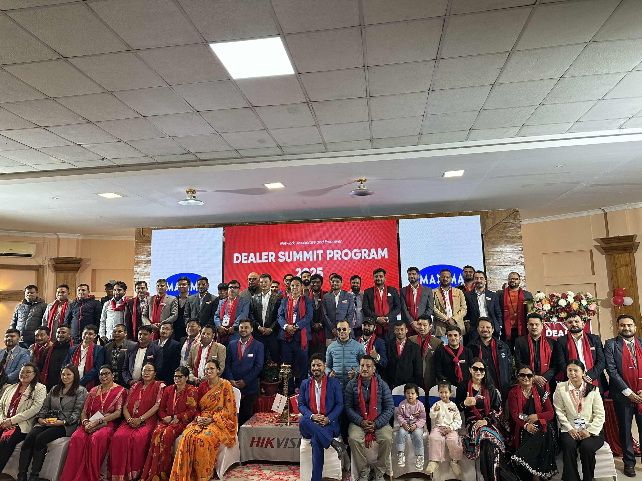 हिक भिजन ‘ब्राण्ड’ का उत्कृष्ट वितरक सम्मानित हिक भिजन ‘ब्राण्ड’ का उत्कृष्ट वितरक सम्मानित