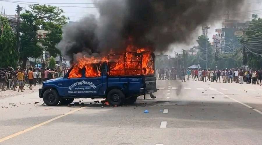 रौतहटमा जेन–जी आन्दोलनको क्रममा तोडफोड र आगजनी गरेको आरोपमा दुई जना पक्राउ रौतहटमा जेन–जी आन्दोलनको क्रममा तोडफोड र आगजनी गरेको आरोपमा दुई जना पक्राउ