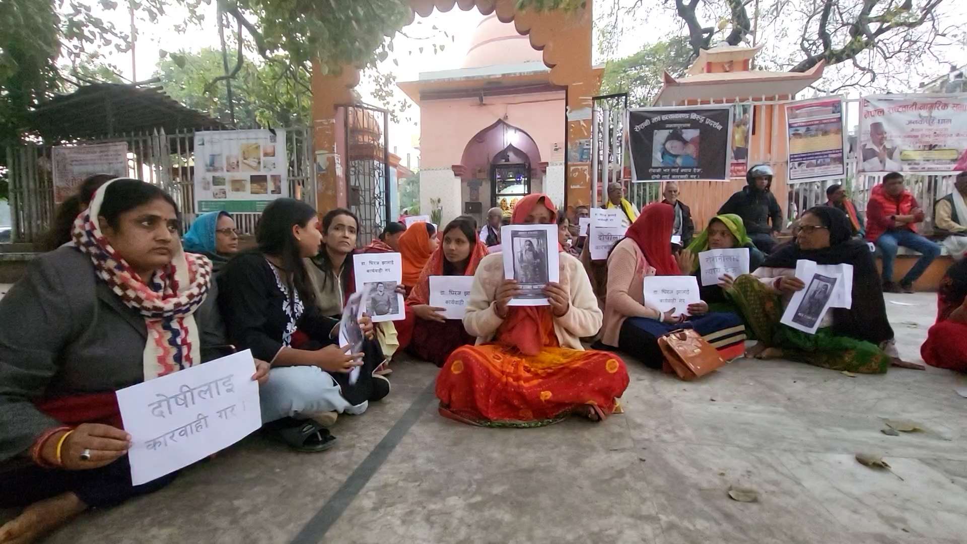 रोशनी झा मृत्यु प्रकरण : दोषीलाई कारवाहीको माग राख्दै धर्ना रोशनी झा मृत्यु प्रकरण : दोषीलाई कारवाहीको माग राख्दै धर्ना