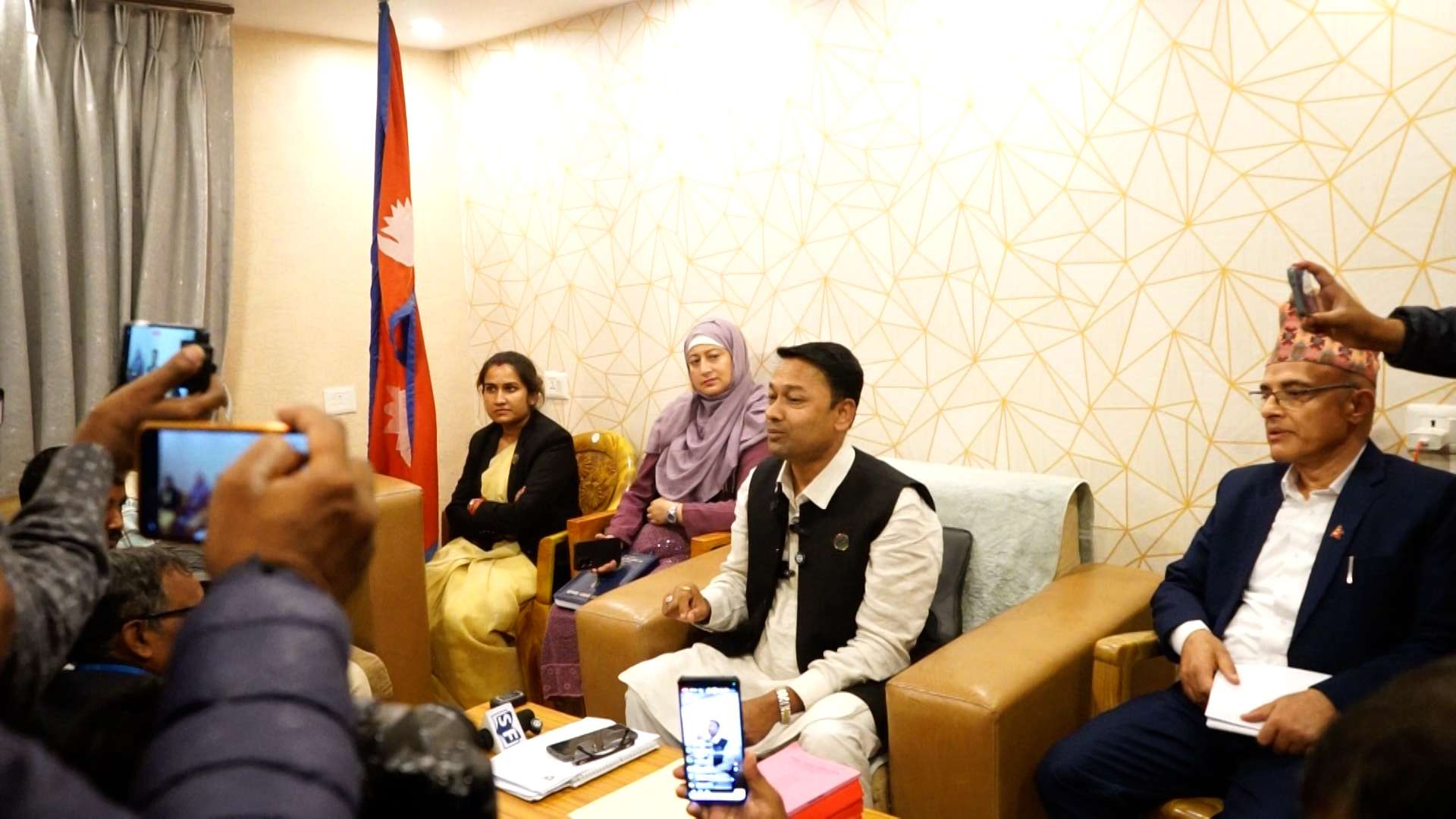 मुख्यमन्त्री सरोज कुमार यादवले आज विश्वासको मत लिँदै