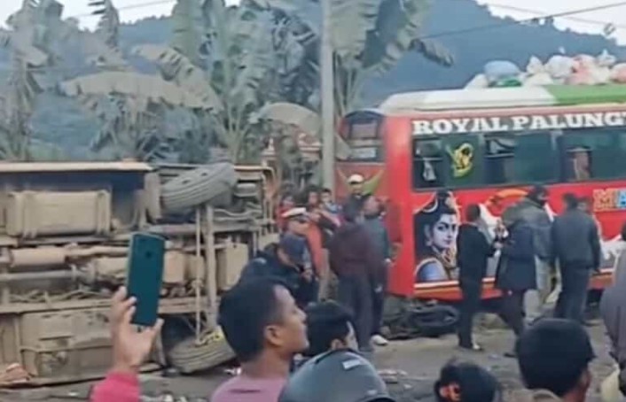 सातवटा सवारीसाधन ठोकिदा भयावह दुर्घटना सातवटा सवारीसाधन ठोकिदा भयावह दुर्घटना