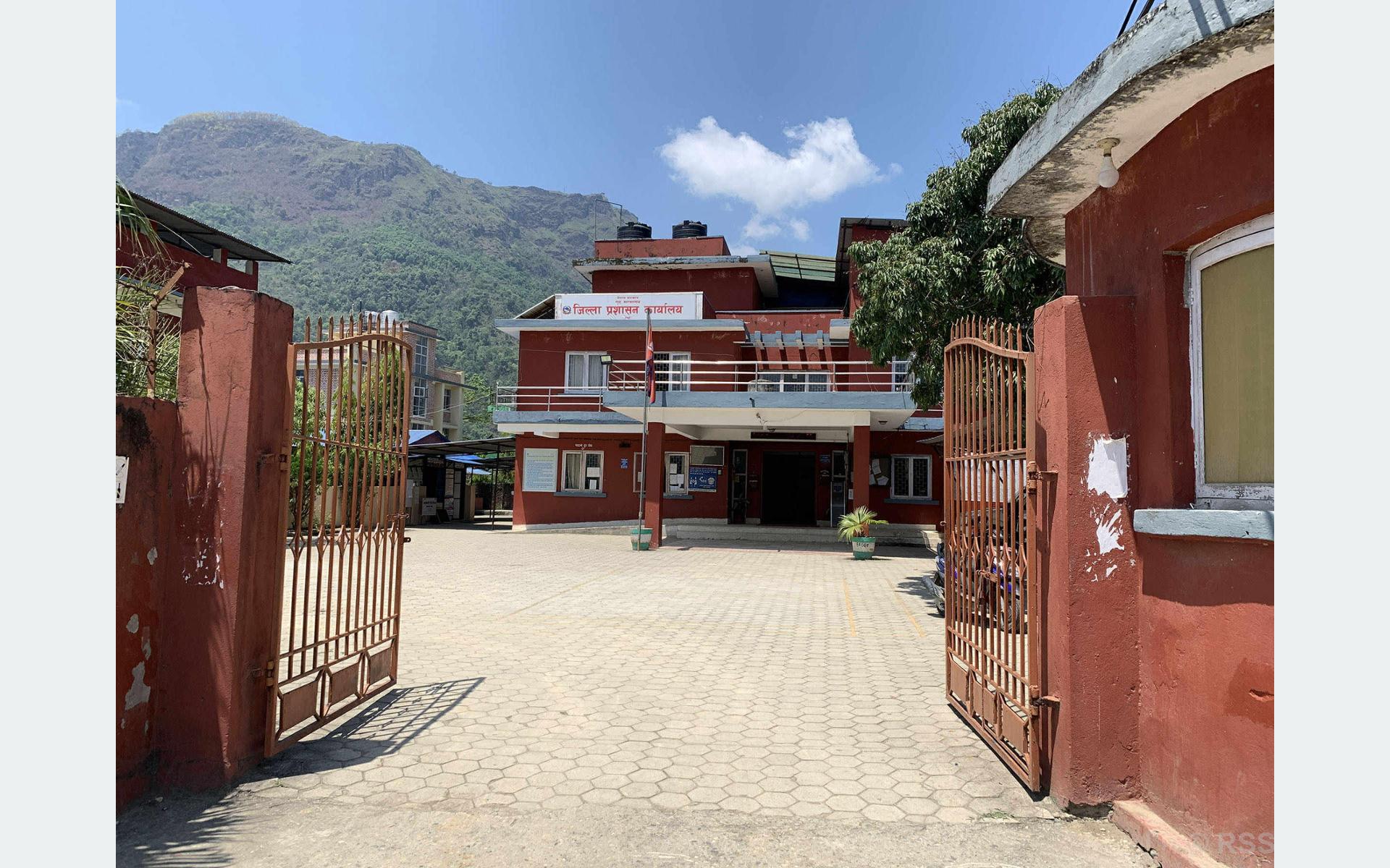 तनहुँमा पहिलो त्रैमासिक प्रगतिः एक करोडभन्दा बढी राजस्व संकलन, ४३४ गुनासा समाधान