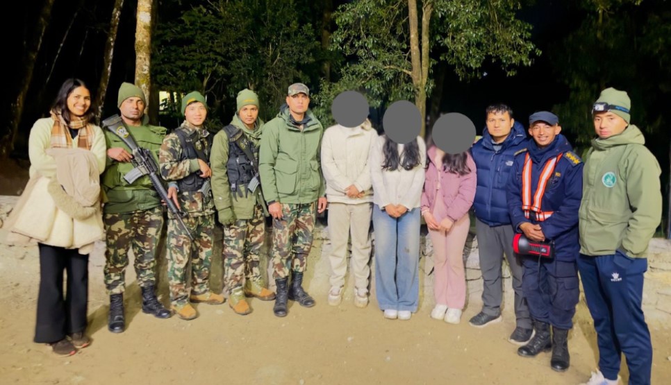 शिवपुरीमा हराइएका तीन जनाको रातिदेखिको खोजीपछि सकुशल उद्धार शिवपुरीमा हराइएका तीन जनाको रातिदेखिको खोजीपछि सकुशल उद्धार