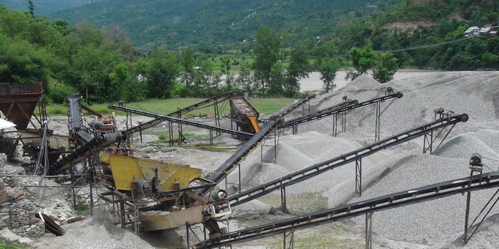 अरुण नदीमा रहेको अवैध क्रसर उद्योग सञ्चालनमा रोक अरुण नदीमा रहेको अवैध क्रसर उद्योग सञ्चालनमा रोक