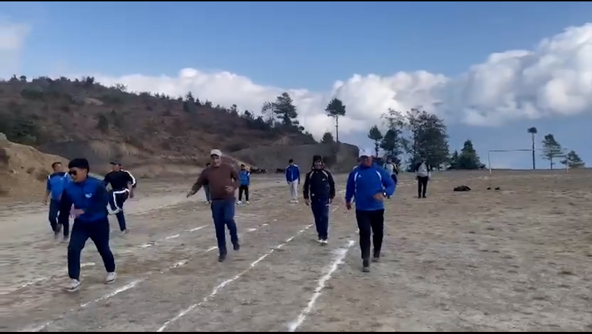 खेलकुद शिक्षकलाई एथलेटिक्स विधाका खेल सिकाउँदै उमाकुण्ड गाउँपालिका खेलकुद शिक्षकलाई एथलेटिक्स विधाका खेल सिकाउँदै उमाकुण्ड गाउँपालिका