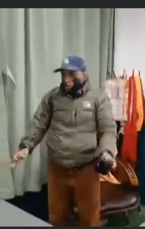 डडेल्धुरा अस्पताल विकास समितिका अध्यक्ष ओझामाथि कालोमोसो दल्यो डडेल्धुरा अस्पताल विकास समितिका अध्यक्ष ओझामाथि कालोमोसो दल्यो